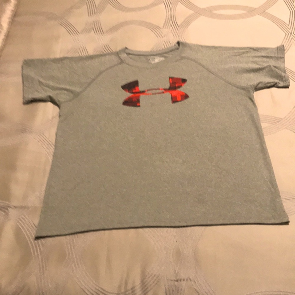 Youth XL grey loose dry fit under Armour T-shirt